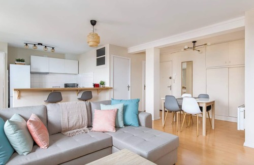 Saint Michel Apartment | NEW! The 310: 2-bed apartment - AC, parking, balcony in the city, near the river