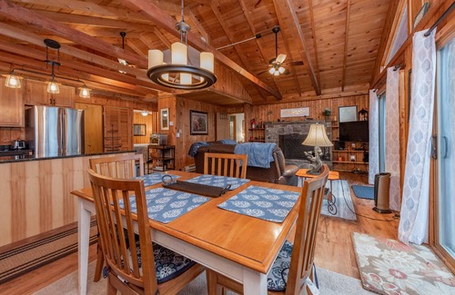 Sky Valley House | New! The Breakaway: Lake Access, Dogs Welcome, Hot Tub, Fireplace!