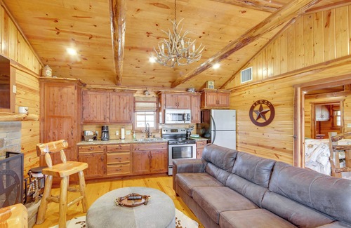 Edom Cabin | NEW ‘The Deer’ Cabin Peaceful Refuge in East Texas