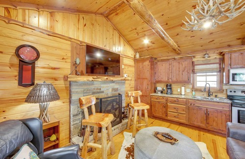 Edom Cabin | NEW ‘The Deer’ Cabin Peaceful Refuge in East Texas