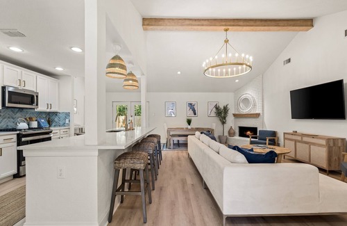 Frisco Villa | NEW-The Frisco Greek Villa-POOL-Sleeps 18-Close to PGA/The Star/Toyota Stadium