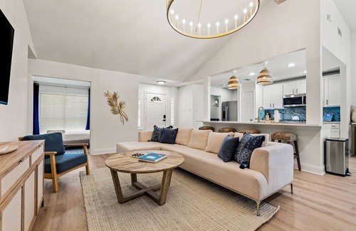 Frisco Villa | NEW-The Frisco Greek Villa-POOL-Sleeps 18-Close to PGA/The Star/Toyota Stadium