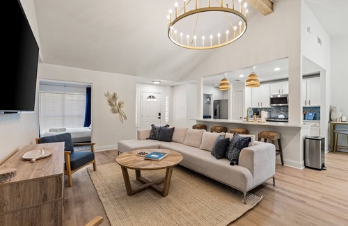 Frisco Villa | NEW-The Frisco Greek Villa-POOL-Sleeps 18-Close to PGA/The Star/Toyota Stadium