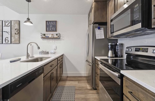 McCall House | NEW! The Getaway; A Fresh Modern Retreat! Enjoy the Mountains & Lake with Your Fav People!