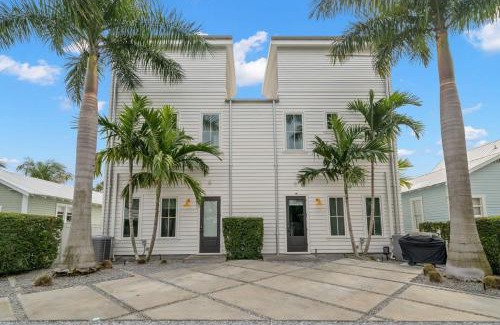 Historic Ybor House | NEW! The Humidor - 2 Epic, Luxury Ybor Townhomes, Steps to 7th Ave