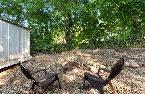 Portage Lakes Cottage | NEW! THE LAKESIDE COTTAGE - CLOSE TO EVERYTHING!