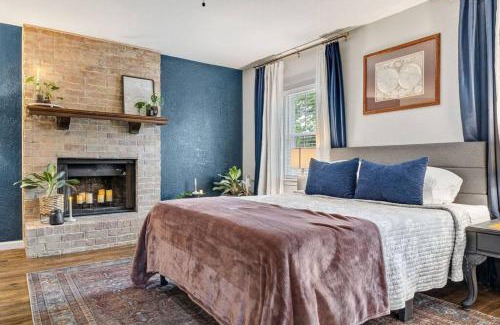 South Arlington House | New! The Prairie House with Cowboy Pool & Fire Pit