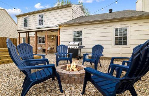 South Arlington House | New! The Prairie House with Cowboy Pool & Fire Pit