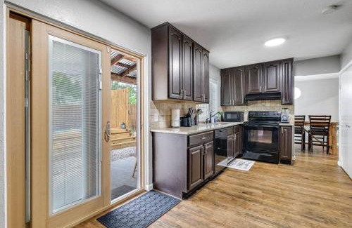 South Arlington House | New! The Prairie House with Cowboy Pool & Fire Pit