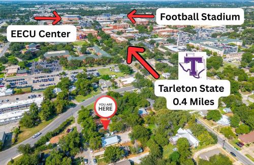 Stephenville House | NEW The Round Up, 4BR, Walk to TSU, Downtown