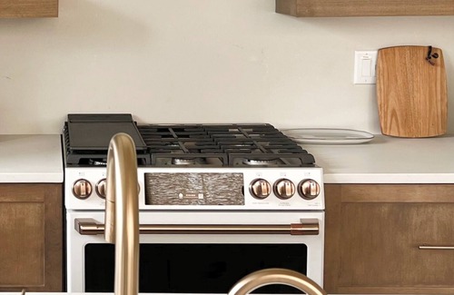 Herron Morton Apartment | NEW! The Second Story - Downtown Carriage House