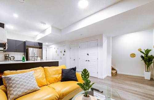 Southwest Edmonton Apartment | NEW-The Suite Life-2BD-King Bed-WEM & YEG Airport