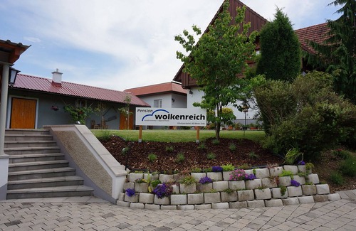 Oberhaag Apartment | NEW: the Wolkenreich Junior Suite in the garden house