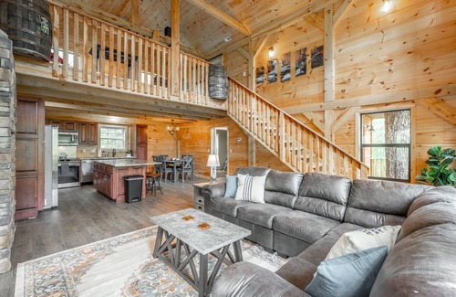 Trenton House | NEW! Timber Creek Lodge | Dog friendly, Mtn Views, Fire pit | 3 Bed, 2 Bath