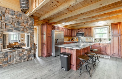 Trenton House | NEW! Timber Creek Lodge | Dog friendly, Mtn Views, Fire pit | 3 Bed, 2 Bath