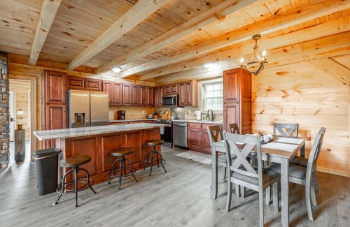Trenton House | NEW! Timber Creek Lodge | Dog friendly, Mtn Views, Fire pit | 3 Bed, 2 Bath