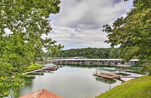 Winchester Cabin | NEW! Tims Ford Lake Cabin: Charcoal Grill & Marina