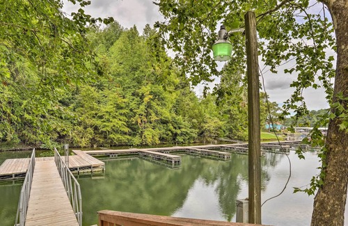 Winchester Cabin | NEW! Tims Ford Lake Cabin: Charcoal Grill & Marina