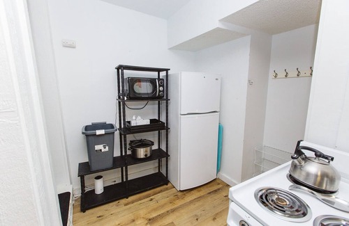 Willoughby Apartment | NEW Tiny Groovy Town Spot by dining, shops, bars