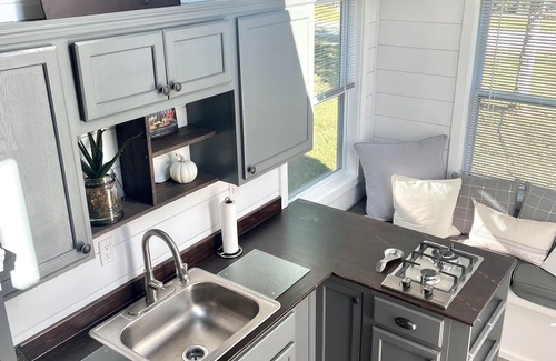 Franklin House | New Tiny Home on beautiful horse property! Just 20 miles from Nashville!