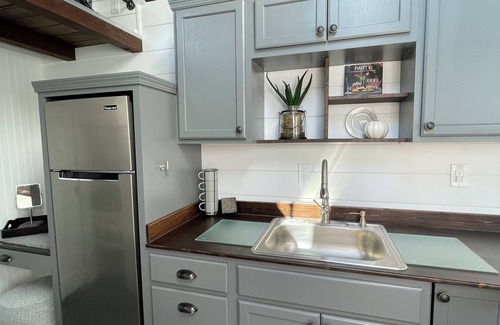 Franklin House | New Tiny Home on beautiful horse property! Just 20 miles from Nashville!