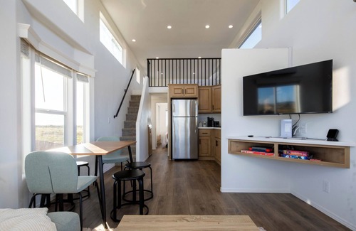 Valle House | New Tiny Home on Private 1 Acre with Power, AC/Heat, Starlink Internet