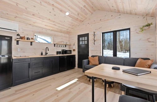 Ironton House | New! Tiny House Couples Retreat, Outdoor Shower