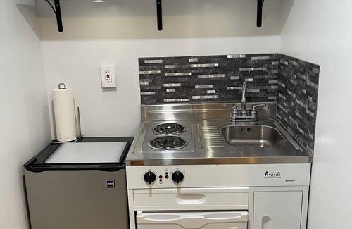 Lilburn House | New Tiny House Near Stone Mountain Park