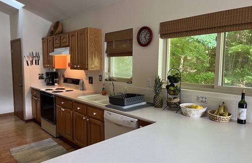 Homer House | New to market- Beautiful year-round home on the South End of Skaneateles Lake