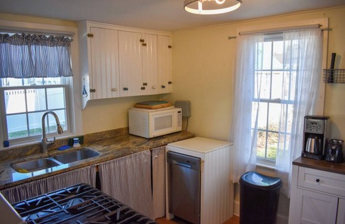 West Harwich House | New to our 2025 Inventory! Adorable home, just .5 miles to Beach, sleeping 6