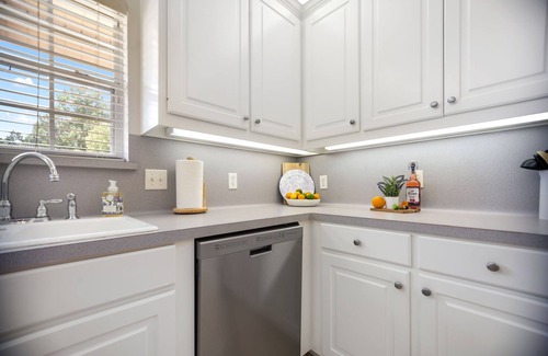 Nacogdoches House | New to the Market! 3/2 BRIGHT and CLEAN Home with All the Amenities