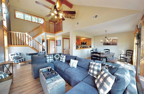 Tannersville House | NEW TO VRBO! 5-Stars on BnB: The Ski House @ Camelback w/Game Room, Sleeps 10!