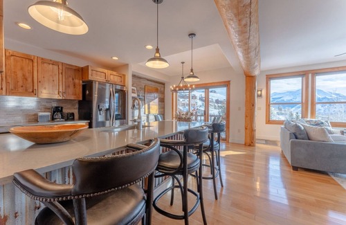 Crested Butte House | NEW TO VRBO! Black Bear 202-Luxury Condo/Walk to Slopes! Hot Tub Heated Garage.
