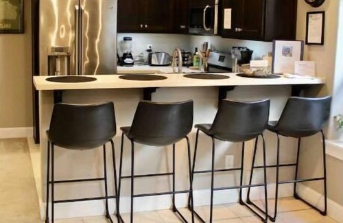 University Park Apartment | NEW TO VRBO! Fireplace Flat private 725 Sq Ft apt near University of Portland