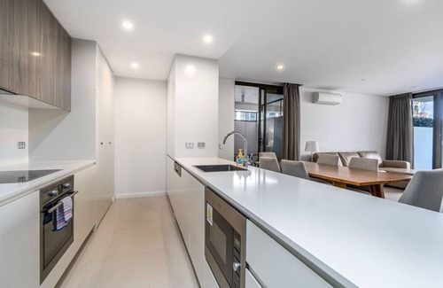 Barton Apartment | New to VRBO: Large Barton Courtyard Apartment near Parliament