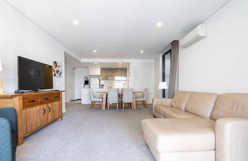 Barton Apartment | New to VRBO: Large Barton Courtyard Apartment near Parliament