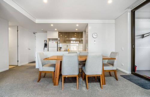 Barton Apartment | New to VRBO: Large Barton Courtyard Apartment near Parliament