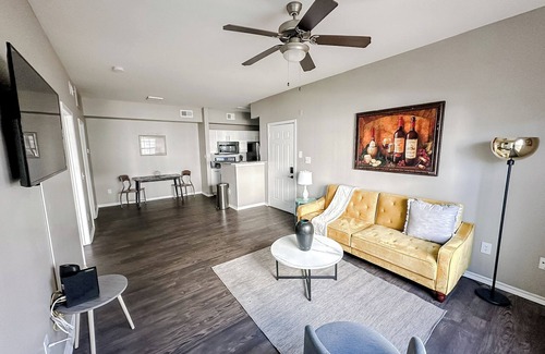 South Side Apartment | New to Vrbo Sleepover Lovely 1BD/1BA + Gym - Corpus Christi