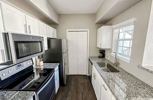South Side Apartment | New to Vrbo Sleepover Lovely 1BD/1BA + Gym - Corpus Christi