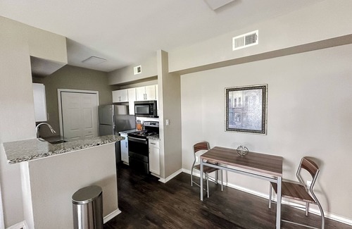 South Side Apartment | New to Vrbo Sleepover Marvelous 1BD/1BA + Gym - Corpus Christi