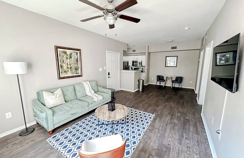 South Side Apartment | New to Vrbo Sleepover Stunning 1BD/1BA + Gym - Corpus Christi
