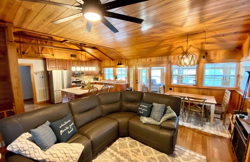 Coosa House | NEW to VRBO! Waterfront Home Sleeps 7, Hot Tub, 2 Docks, Fire Pit, Kayaks, Canoe