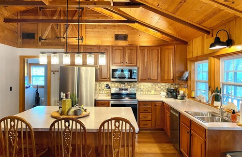 Coosa House | NEW to VRBO! Waterfront Home Sleeps 7, Hot Tub, 2 Docks, Fire Pit, Kayaks, Canoe