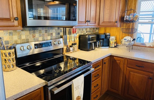 Coosa House | NEW to VRBO! Waterfront Home Sleeps 7, Hot Tub, 2 Docks, Fire Pit, Kayaks, Canoe