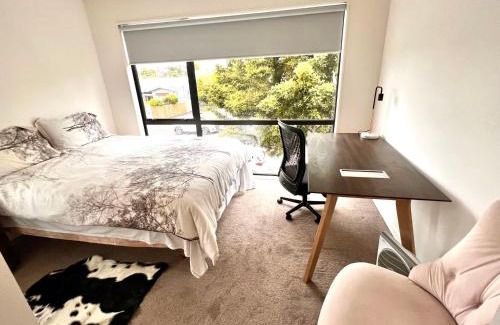 Greenlane - Ellerslie House | New town house room in Green lane