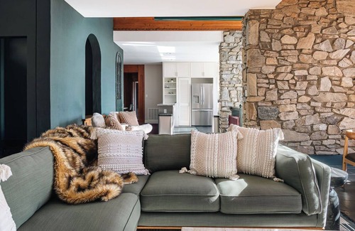 Asheville Villa | *New* Town-Mtn Lux: Hot Tub|Views|Game Room|Seclusion