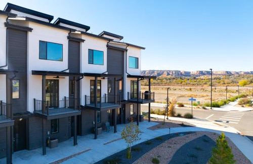 Grand Junction House | NEW Townhome-River Trail-Las Colonias-Dtown GJ!