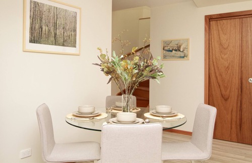 Shortland House | New Townhouse 2, Close to Hospitals & University