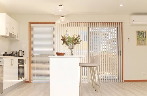 Shortland House | New Townhouse 2, Close to Hospitals & University