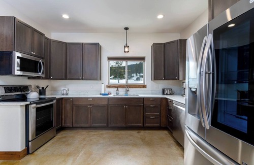 Georgetown House | New townhouse at GTL! Easy winter access!